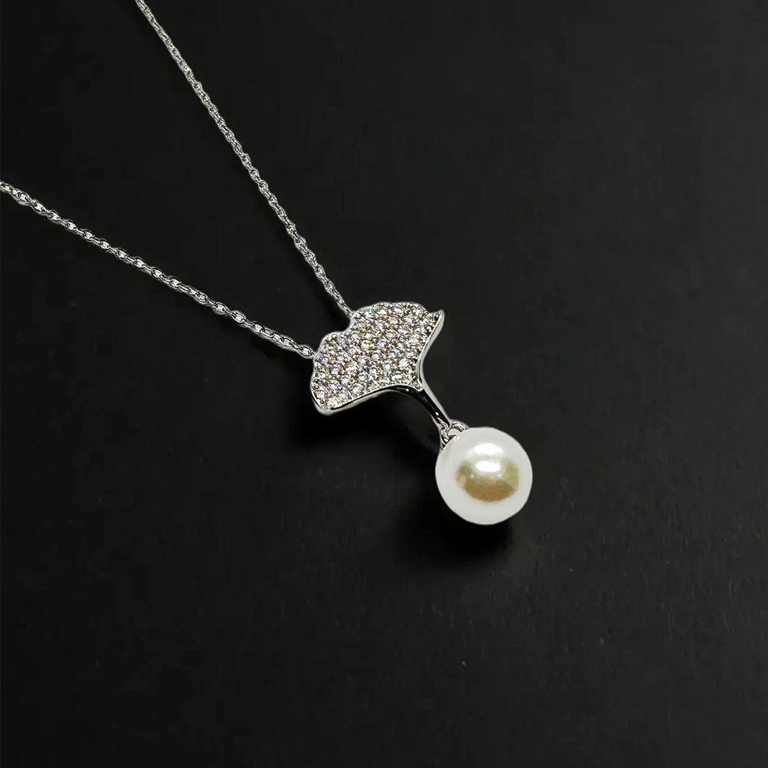 Leaf Pearl Necklace