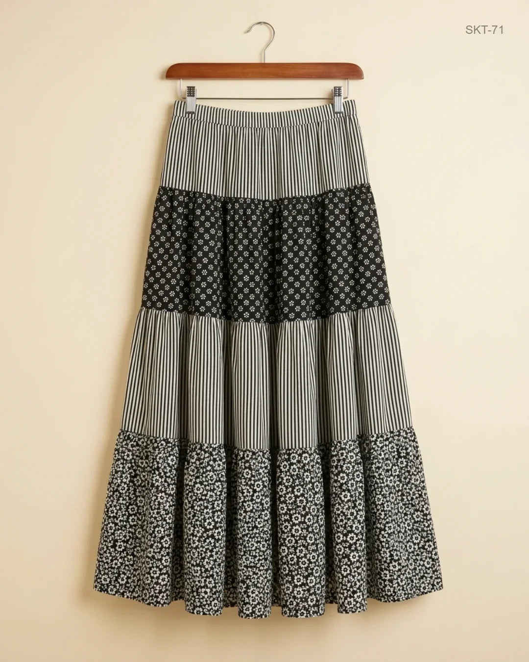 Preloved Excellent Women's skirts by CUT LABEL, Black Polyester for Womens - OTS Thrift Shop Peshawar Pakistan