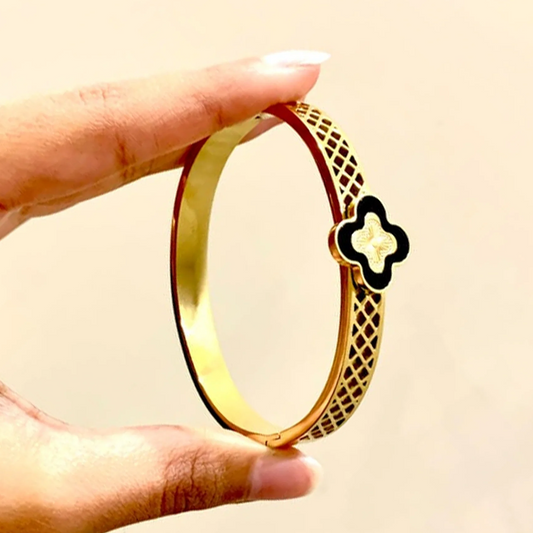 Clover Bangle