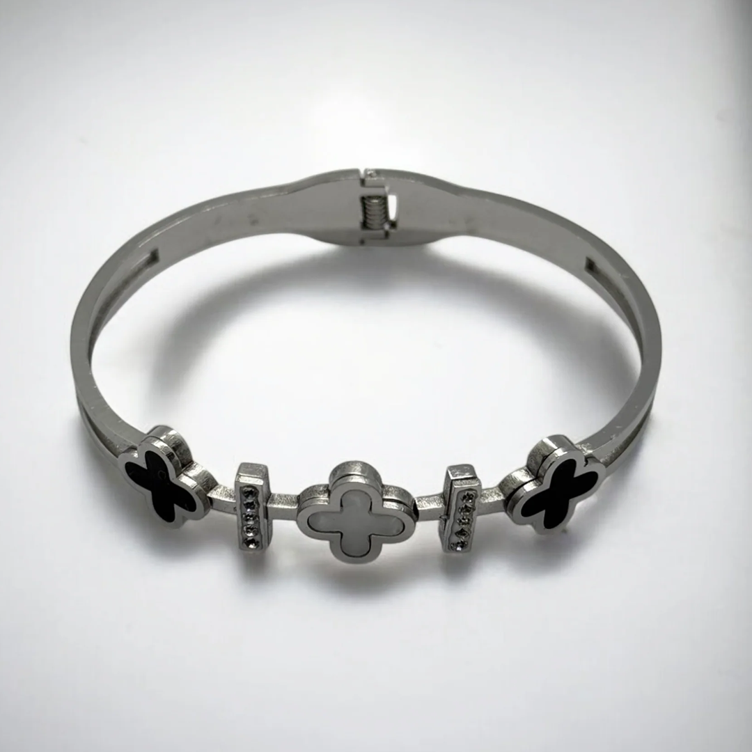 Van Cleef & Arpels Black Sweet Clover Bangle