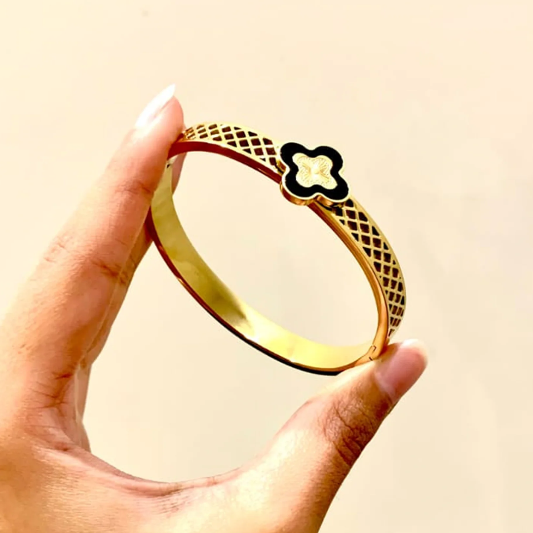 Clover Bangle