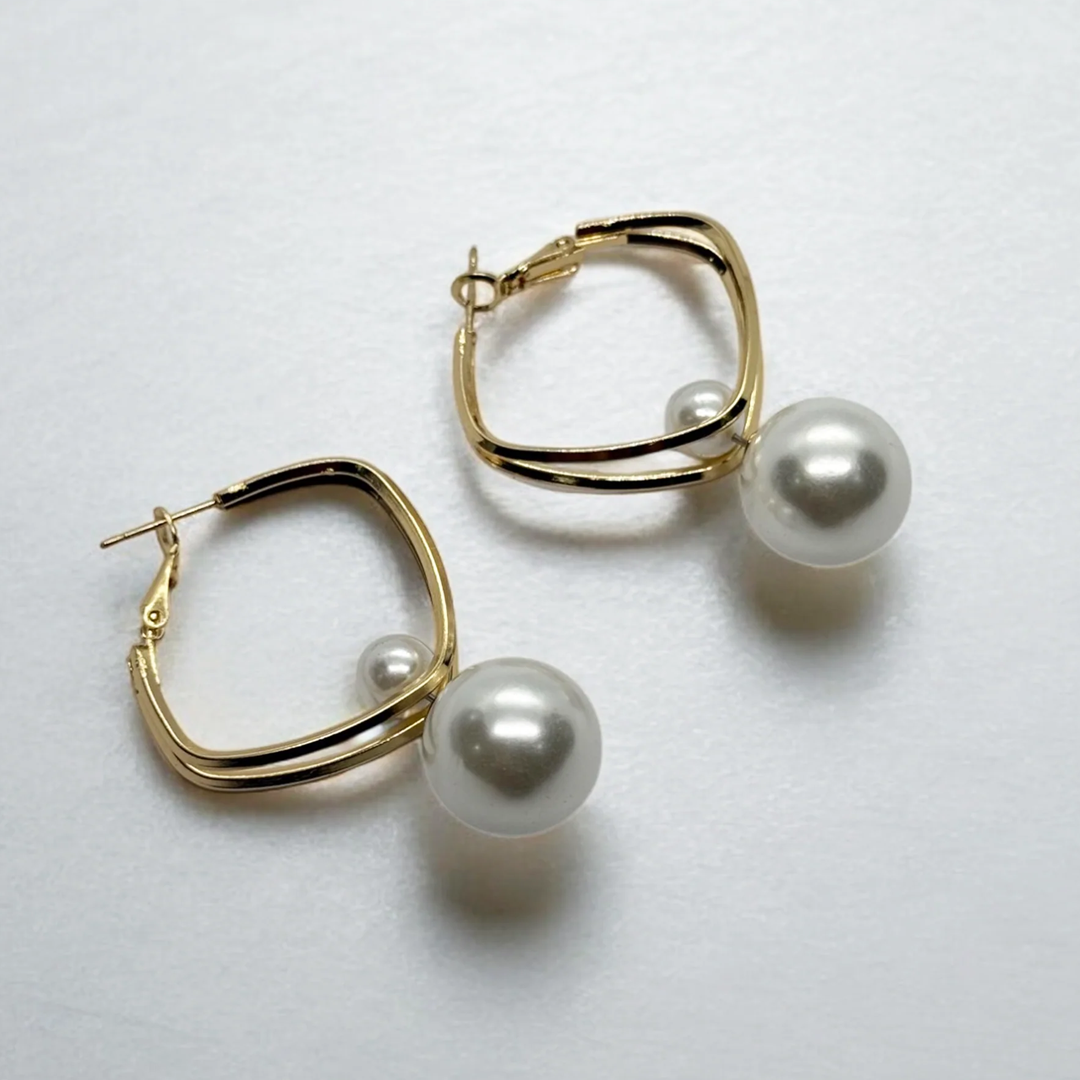 Pearls Oval Dangle Earrings