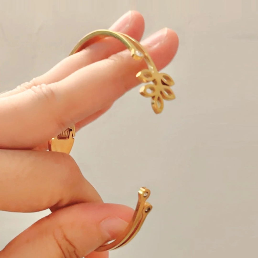 Leaflet Bangle