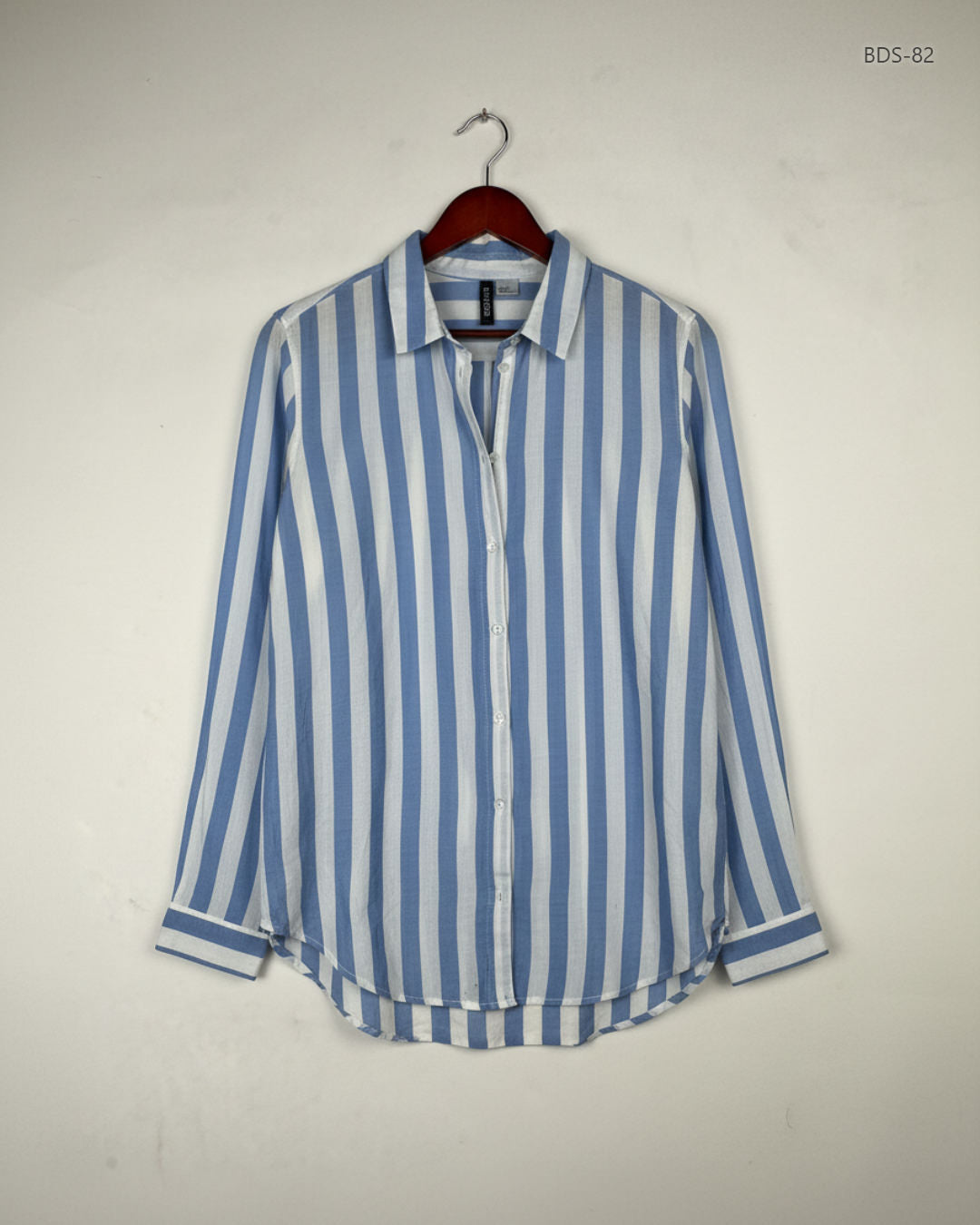 UK Imported secondhand Button Down Shirt - H&M brand, White & Blue Cotton, Premium condition, for Women - Online Thrift Store Peshawar Pakistan