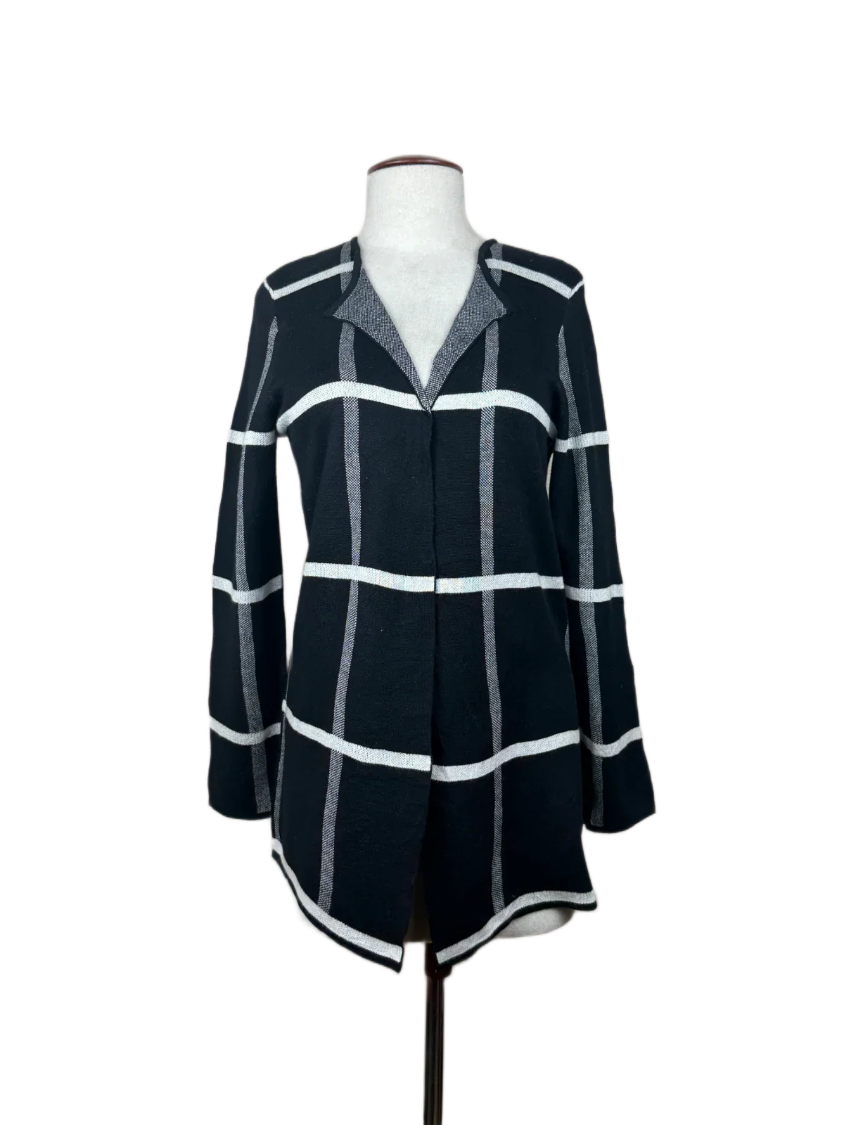 Shop Premium Winter Long Cardigans by Papaya | Preloved Branded Clothes | Black & White Acrylic & Cotton | Women | OTS Thrift Store Lahore Pakistan