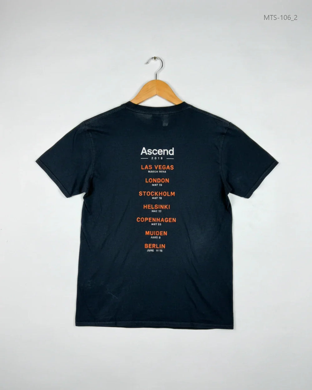 Buy Black Cotton Mens Tshirts by GILDAN - Excellent condition for Men | Preloved OTS Pakistan (MTS-106)