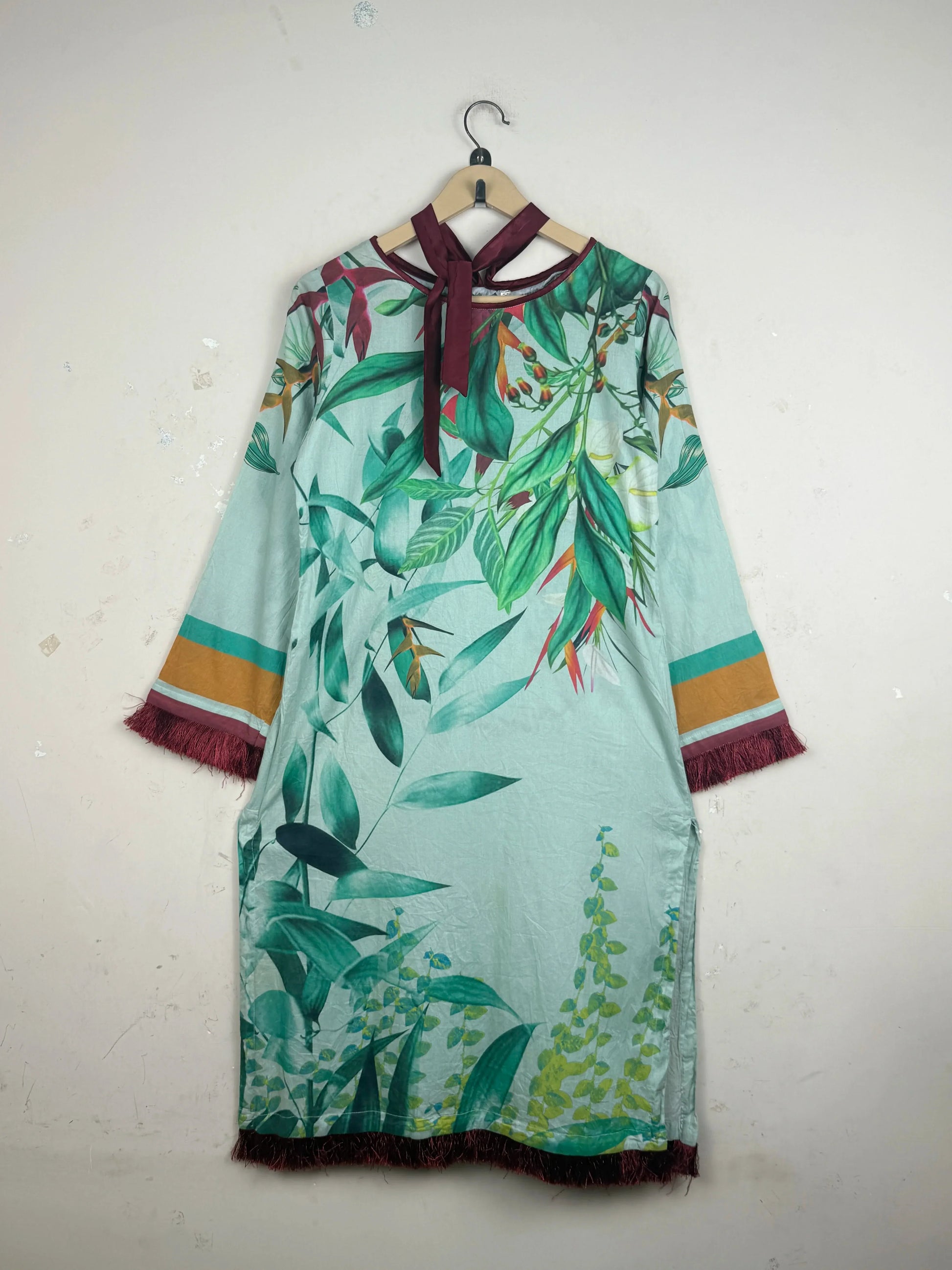 Secondhand Branded Summer Kurti by CUT LABEL, Green Lawn fabric, Premium condition, for Womens - Online Thrift Shop Islamabad Pakistan