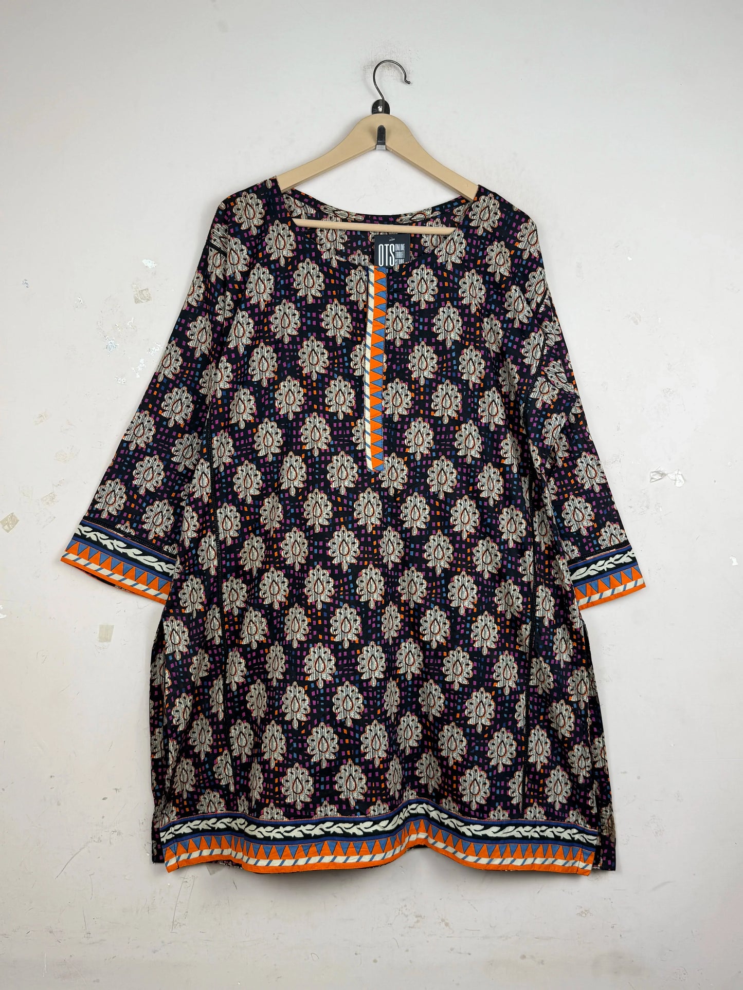 Secondhand Branded Summer Kurti by Unknown, Black LAWN fabric, Premium condition, for Womens - Online Thrift Shop Karachi Pakistan
