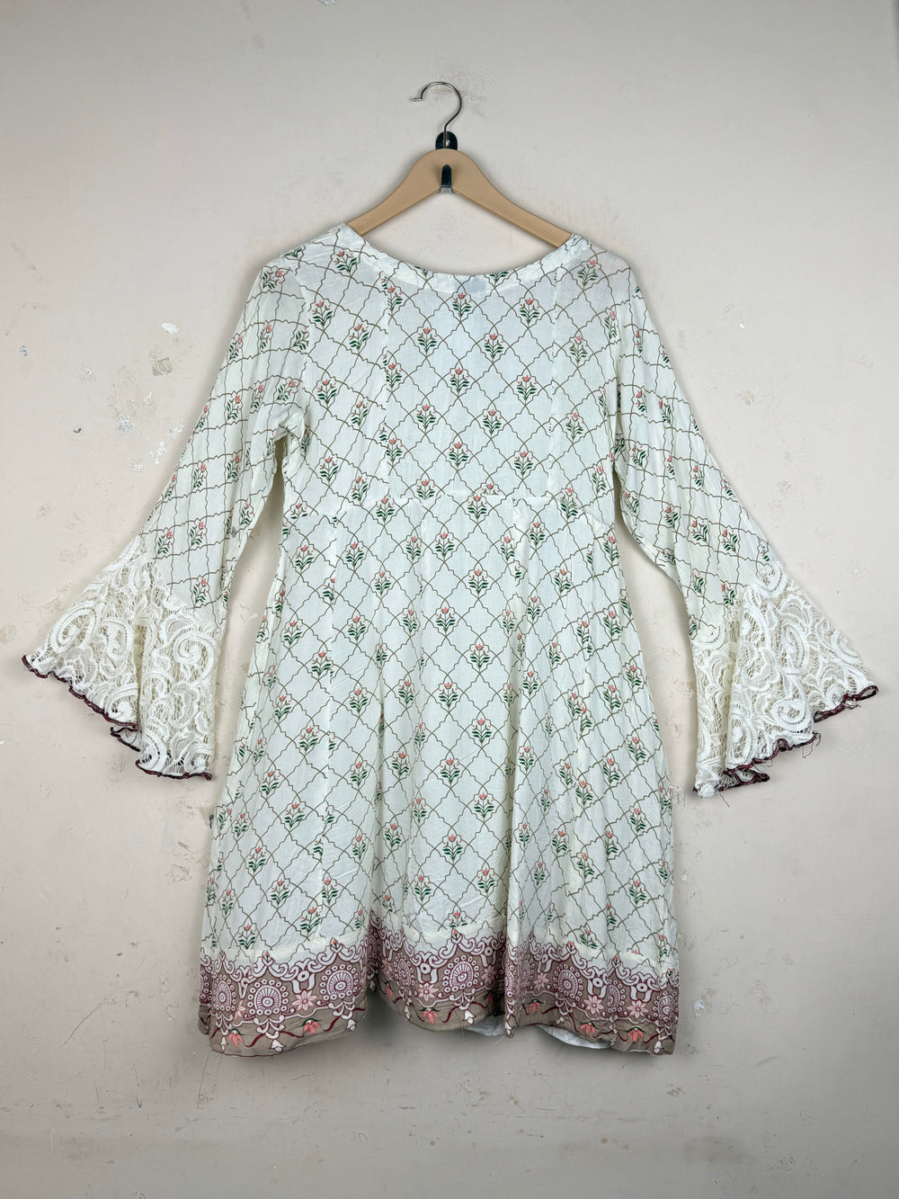 Buy OffWhite LAWN Summer Kurti by Unknown - Premium condition for Womens | Preloved OTS Pakistan (SK-124)