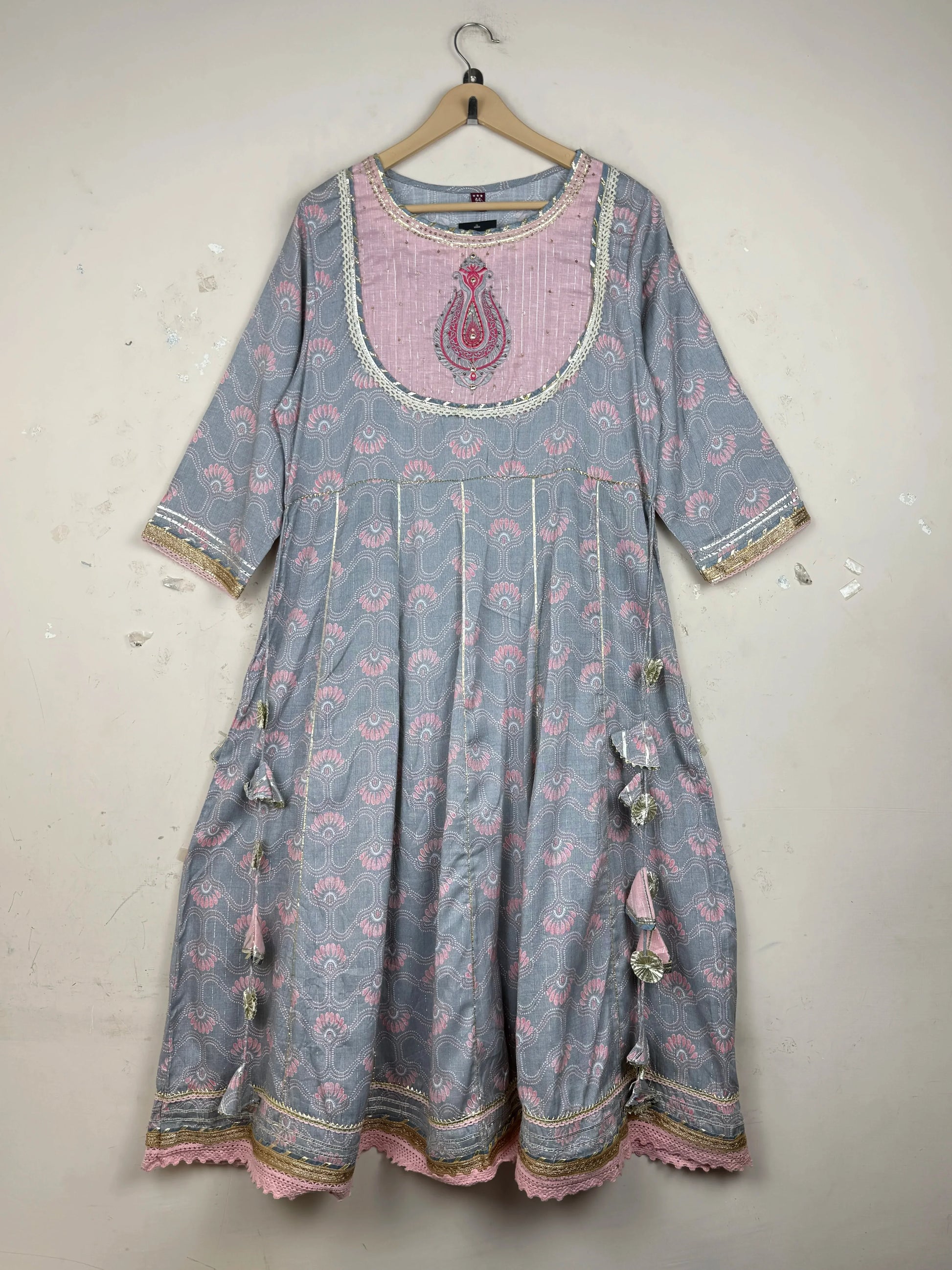 Secondhand Branded Summer Kurti by Unknown, Gray LAWN fabric, Premium condition, for Womens - Online Thrift Shop Karachi Pakistan