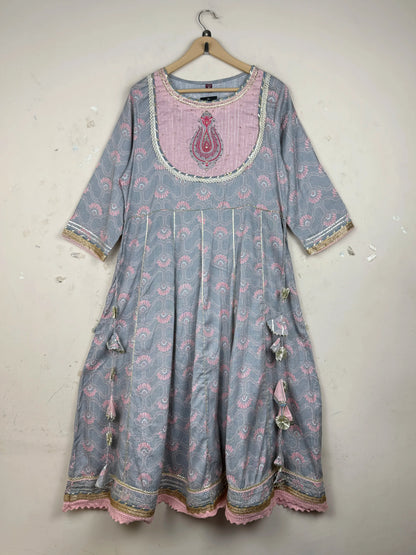 Secondhand Branded Summer Kurti by Unknown, Gray LAWN fabric, Premium condition, for Womens - Online Thrift Shop Karachi Pakistan