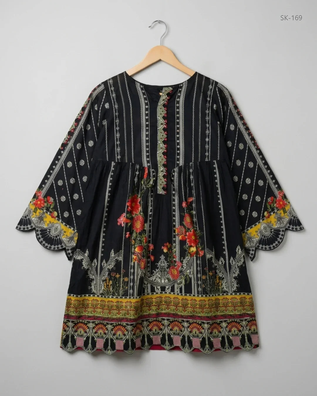 UK Imported secondhand Printed Summer Kurti - CUT LABEL brand, Black Lawn, Excellent condition, for Womens - Online Thrift Store Islamabad Pakistan