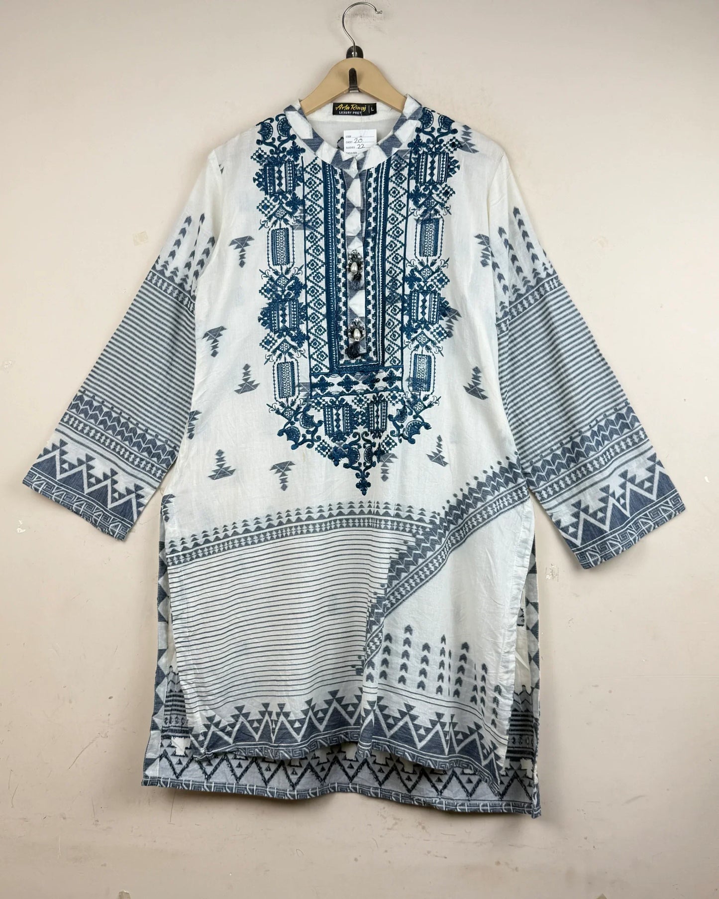 Secondhand Branded Summer Kurti by Arfa Riwaj, White Lawn fabric, Premium condition, for - Online Thrift Shop Lahore Pakistan