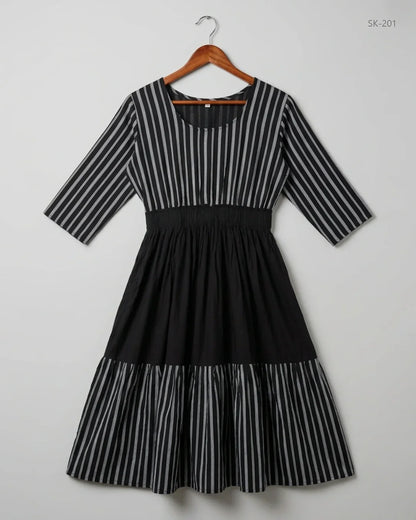 Shop Premium Printed Summer Kurti by CUT LABEL | Preloved Branded Clothes | Black Cotton | Womens | OTS Thrift Store Lahore Pakistan