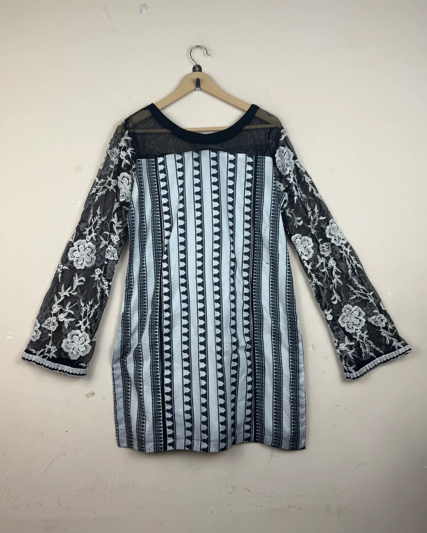 Shop Good Summer Kurti by Cut Label | Preloved Branded Clothes | Black & White LAWN | | OTS Thrift Store Lahore Pakistan