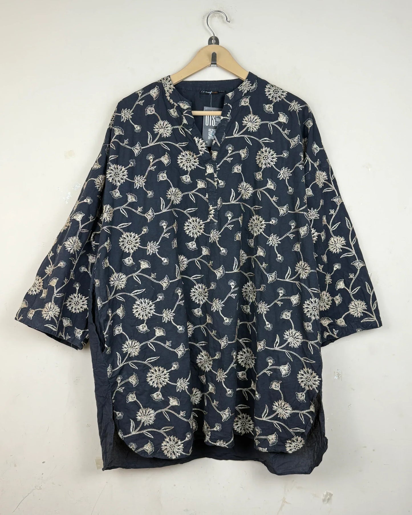 Shop Premium Summer Kurti by ALKARAM STUDIO | Preloved Branded Clothes | Black LAWN COTTON | | OTS Thrift Store Islamabad Pakistan