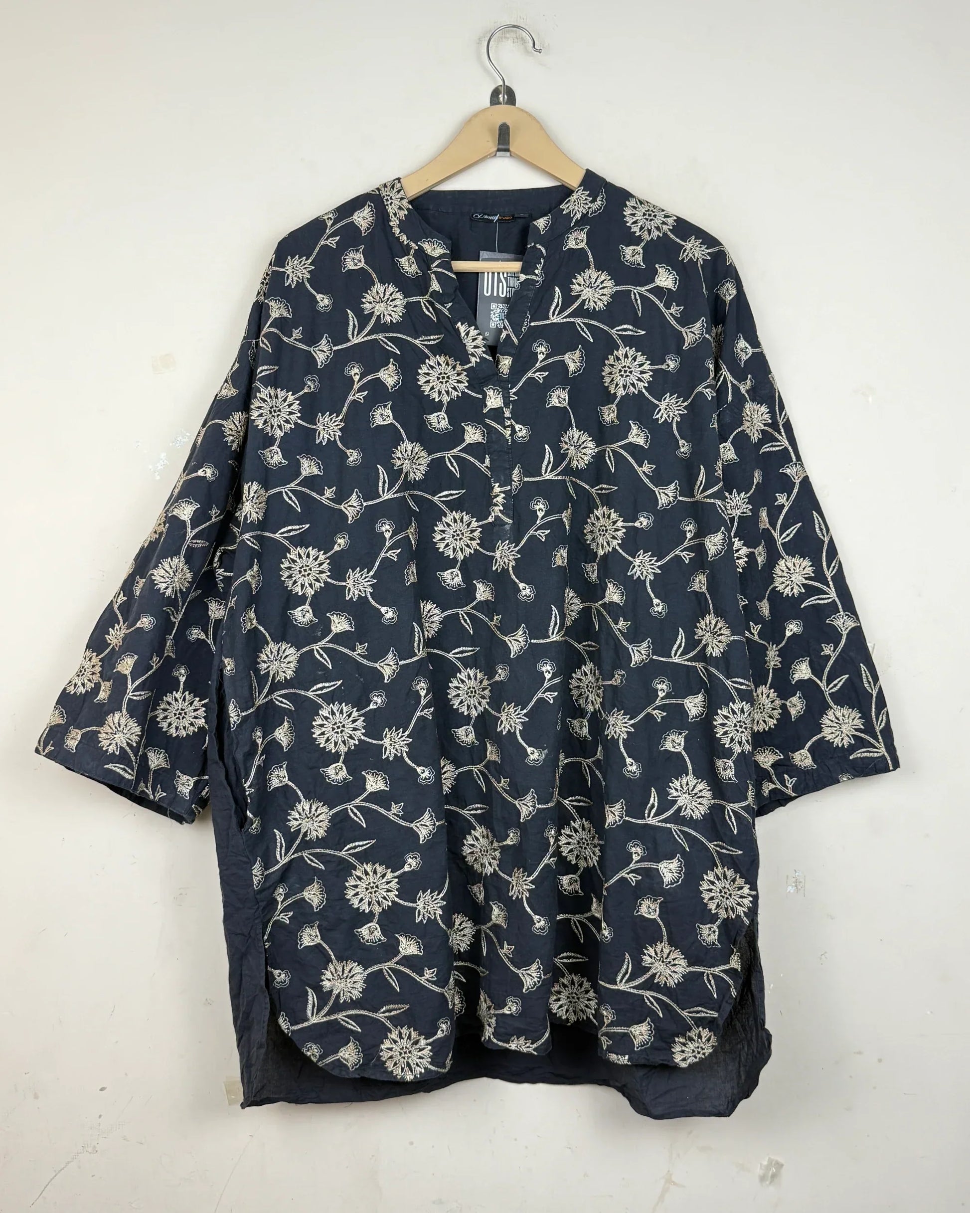 Shop Premium Summer Kurti by ALKARAM STUDIO | Preloved Branded Clothes | Black LAWN COTTON | | OTS Thrift Store Islamabad Pakistan