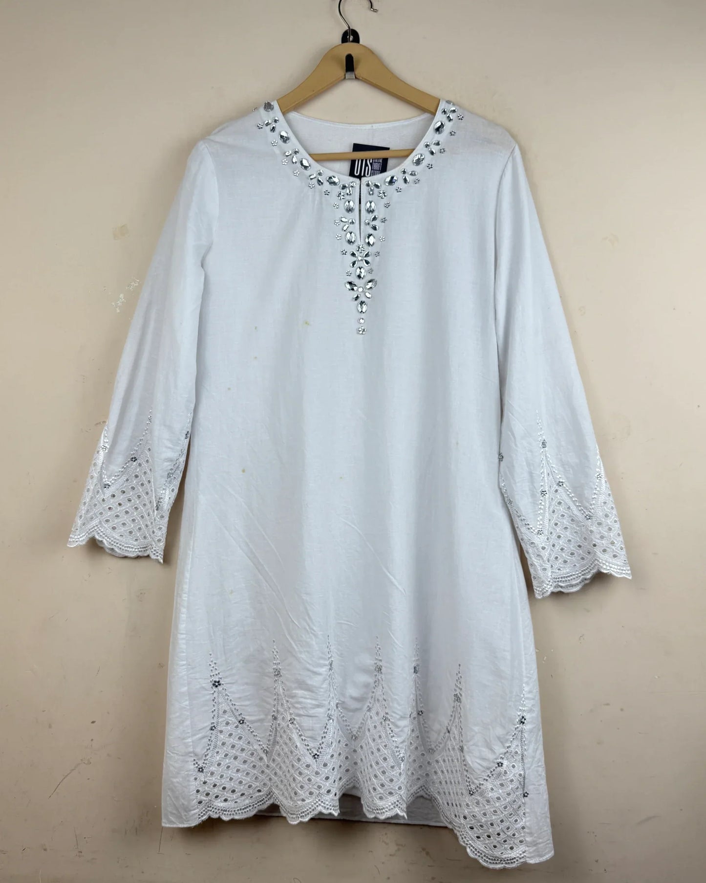 Preloved Excellent Summer Kurti by Cut Label, WHITE LAWN for - OTS Thrift Shop Islamabad Pakistan