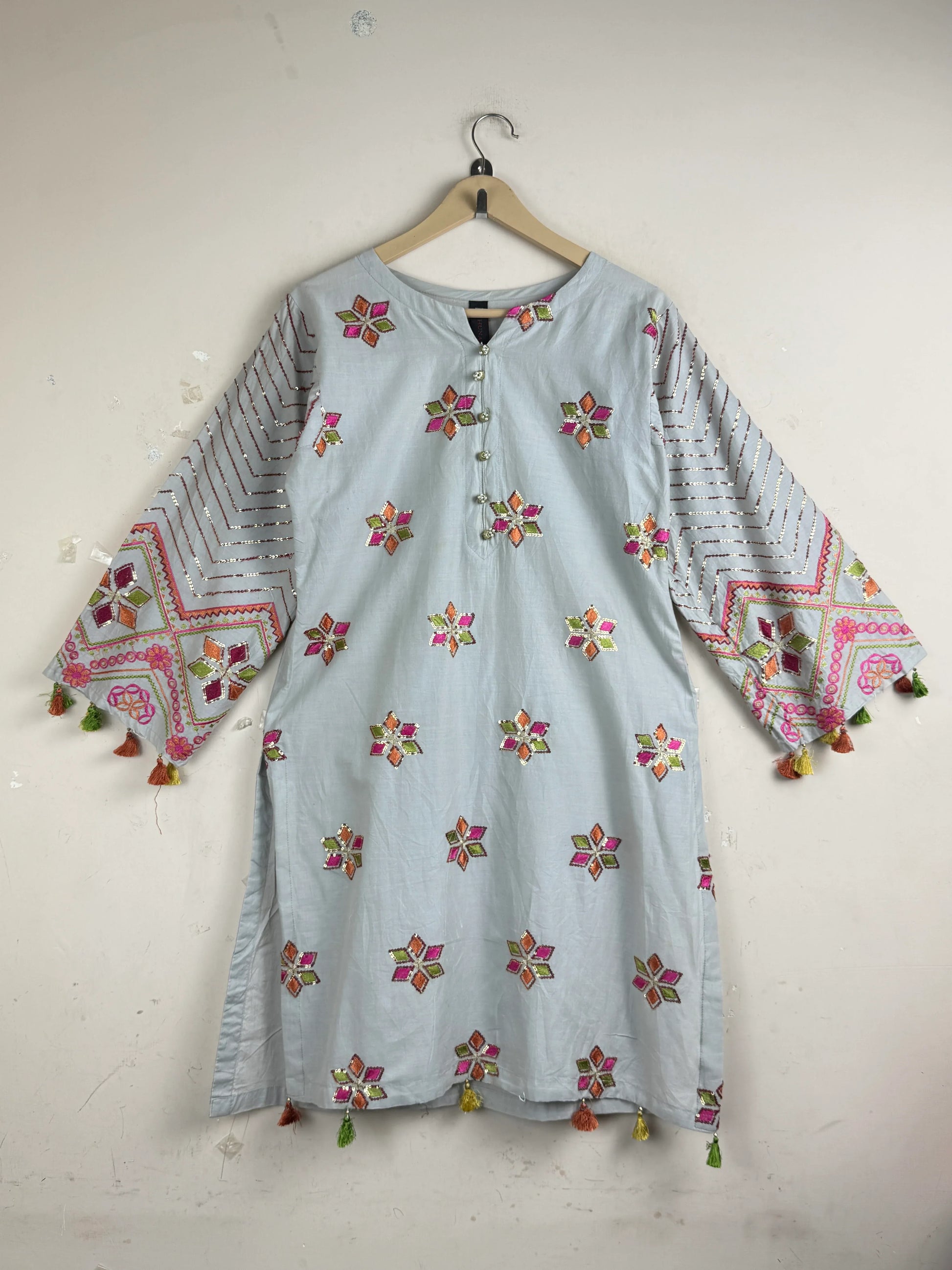 Secondhand Branded Summer Kurti by Hunars, Grey Lawn fabric, Excellent condition, for Women - Online Thrift Shop Karachi Pakistan