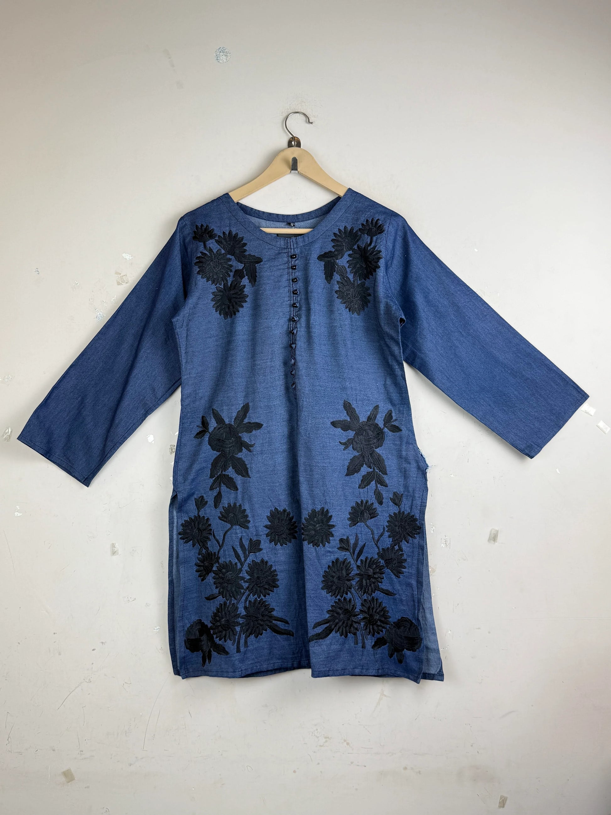 Shop Premium Summer Kurti by Cut Label | Preloved Branded Clothes | Blue Cotton | Women | OTS Thrift Store Peshawar Pakistan