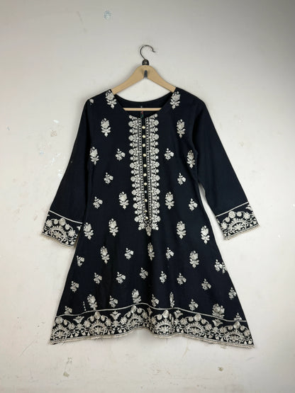 Excellent Condition Summer Kurti | Preloved Dars fabricon | Black khaddar | Thrift Shop for Women Islamabad Pakistan | OTS