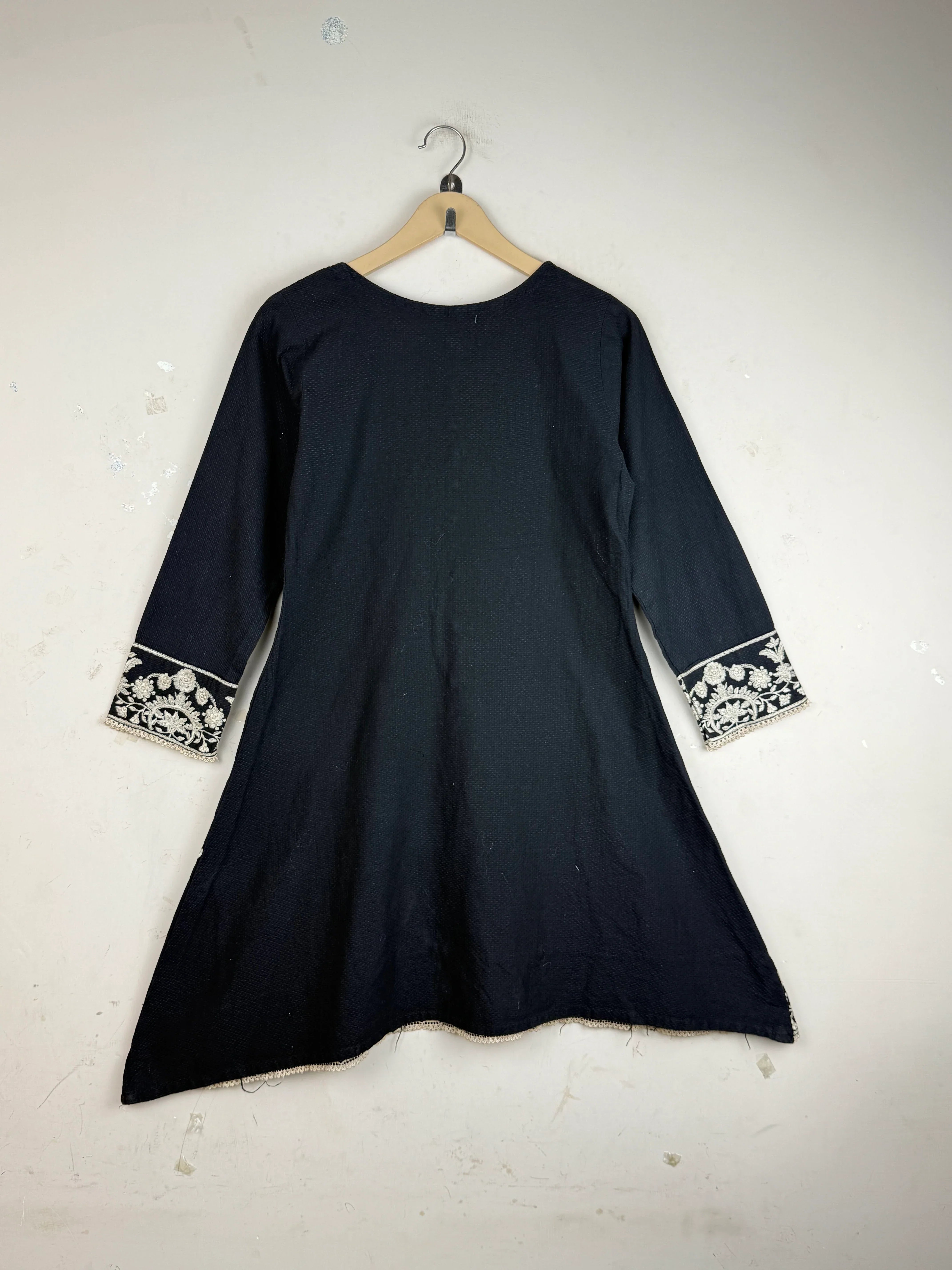 Preloved Summer Kurti by Dars fabricon in Black khaddar for Women - Excellent Condition | OTS Pakistan (SK-86)