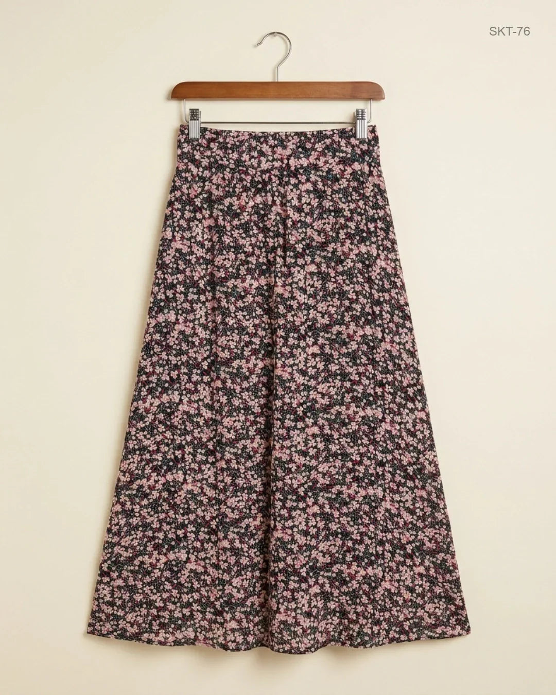 Secondhand Branded Women's skirts by New Look, Multi Polyester fabric, Premium condition, for Womens - Online Thrift Shop Peshawar Pakistan