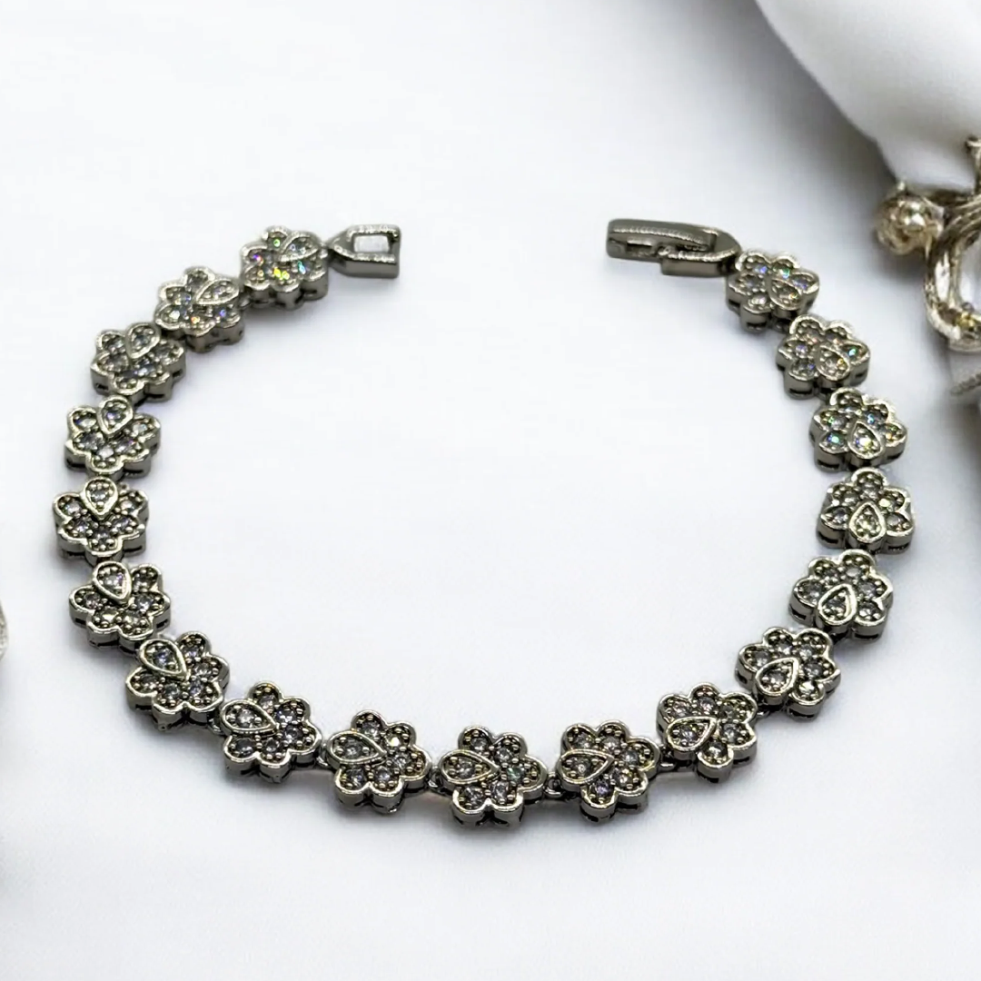 Cluster Bracelet