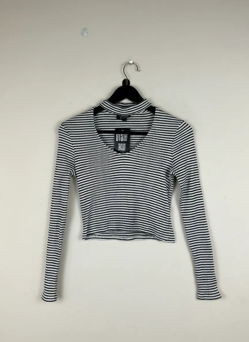 Shop Premium Winter Crop Tops by Topshop | Preloved Branded Clothes | Black & White Cotton | Women | OTS Thrift Store Lahore Pakistan