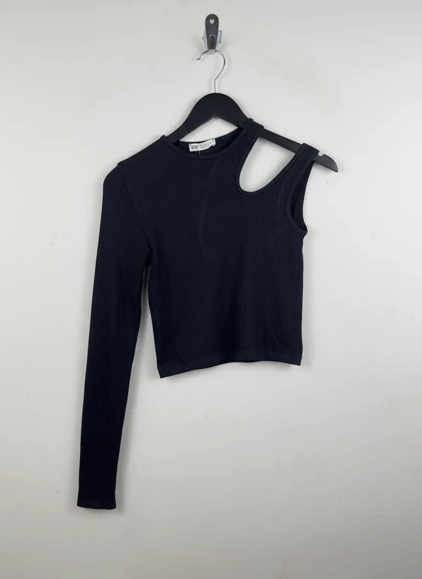 UK Imported secondhand Winter Crop Tops - STR brand, Black Polyester, Premium condition, for Women - Online Thrift Store Lahore Pakistan