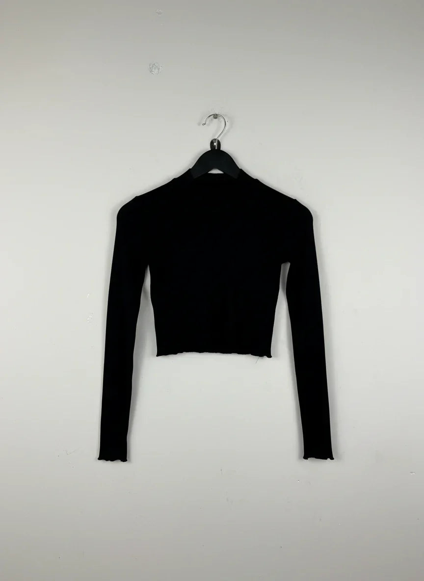 Premium Condition Winter Crop Tops | Preloved pull&Bear | Black Cotton | Thrift Shop for Women Islamabad Pakistan | OTS