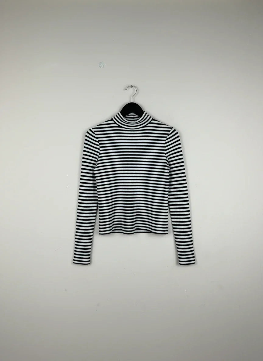 UK Imported secondhand Winter Crop Tops - River Island brand, Black & White Viscose, Premium condition, for Women - Online Thrift Store Islamabad Pakistan