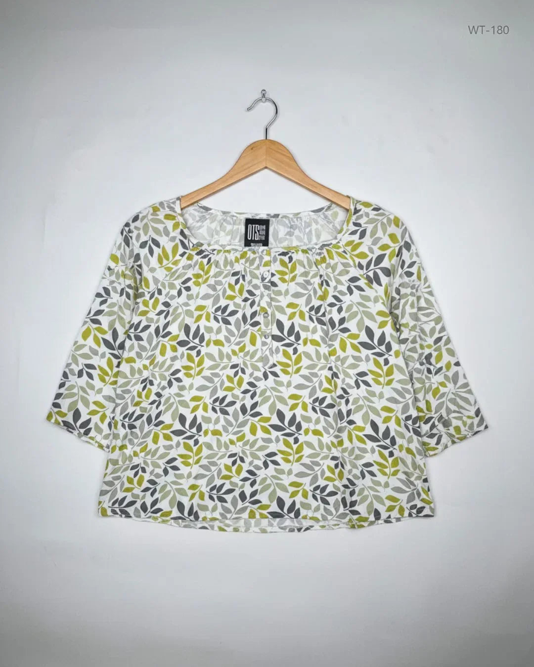 Secondhand Branded Womens Summer Tops by Klass, White Polyester fabric, Premium condition, for Women - Online Thrift Shop Islamabad Pakistan