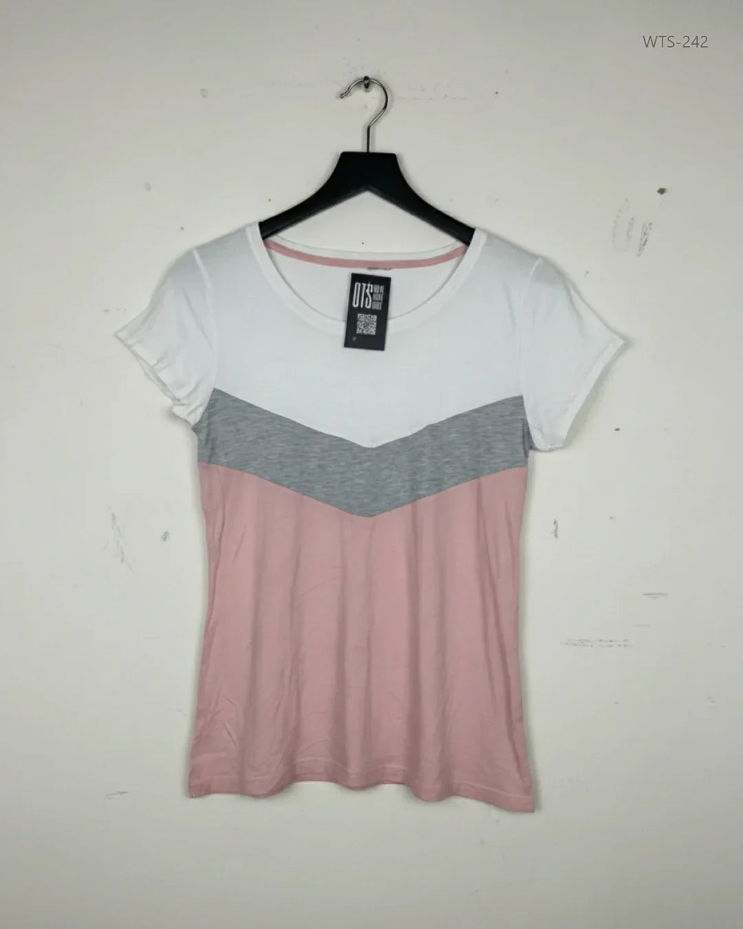 Secondhand Branded Womens Tshirts by Unknown, Multi Cotton fabric, Premium condition, for - Online Thrift Shop Peshawar Pakistan